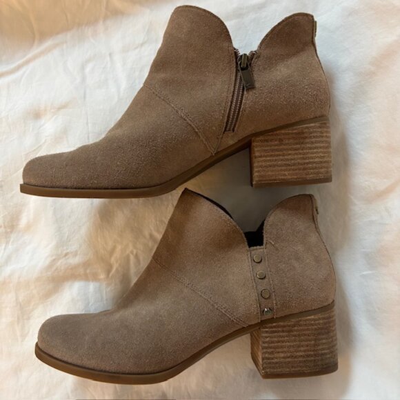 Koolaburra by Ugg Sofiya Suede Studded Ankle Bootie in Amphora Beige Size 11 - Picture 10 of 12